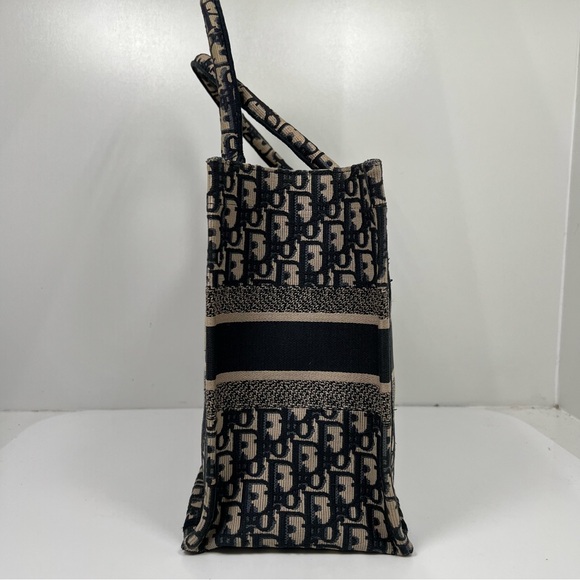 Dior Womens Medium Dior Book Tote Bag Oblique Motif Cotton Ercu/Blue Pre-Owned - Picture 4 of 15